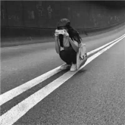 伤感的女生黑白头像一眼见你就会喜欢上你
