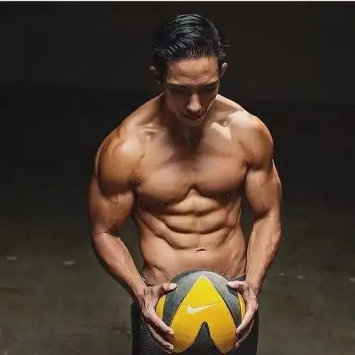 撸铁6个月,他从油腻大叔变肌肉型男男人最好的重生从健身开始
