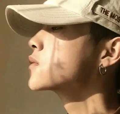 初中男生为何总喜欢申请小号一大半都在做这3件事,全错算我输
