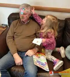 怒了小男孩持钢管对抗城管不准动我奶奶
