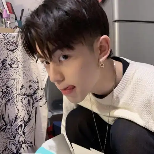 同学该来换微信头像了
