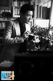 李宗翰拍熟男黑白大片展露冬日别样男人味
