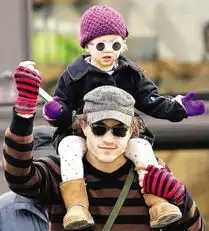 希斯莱杰千万美元保险金赔偿归爱女所有
