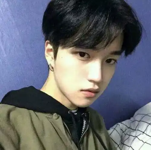 这个男生是谁啊
