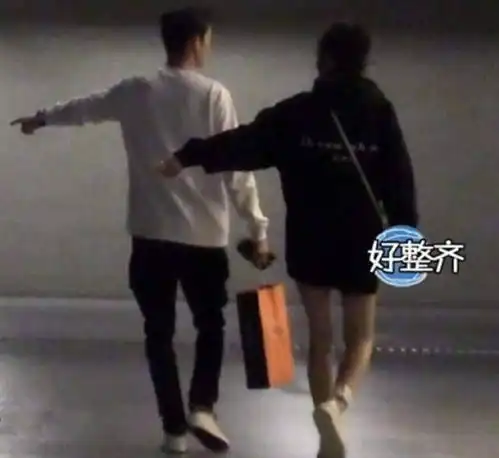 从张翰深夜开豪车接娜扎回家可以看出,原来是郑爽不听话才分的手
