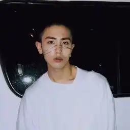 男生头像丨灼热的阳光涩的海水咸的海风甜的笑美好事物的一切过往

