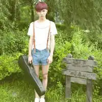 以绿色为背景的qq头像qq头像男生绿色背景
