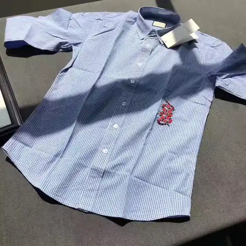 男士灰色衬衣配什么裤子搭配一下怎么都觉得难看
