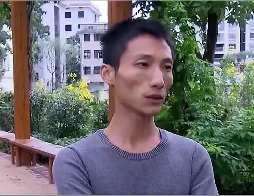 2019年单纯男孩娶了未婚妈妈,婚后称妻子是老江湖,坦言玩不过她
