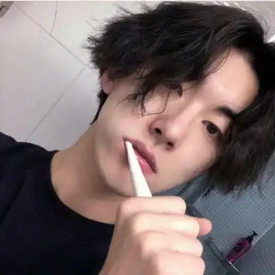 男生头像阳光积极帅气三人寝室的老大
