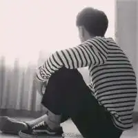 伤感男生qq头像痛到心碎的伤感
