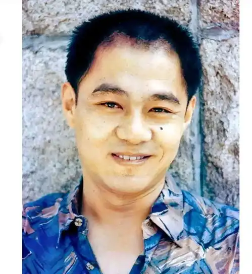 他模样挺熟悉,但名字不好记,就是演技特别好
