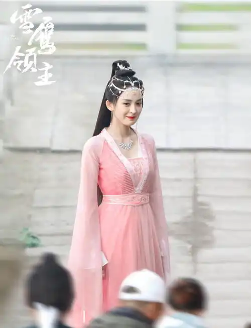 古力娜扎新剧路透仙气十足多套造型曝光
