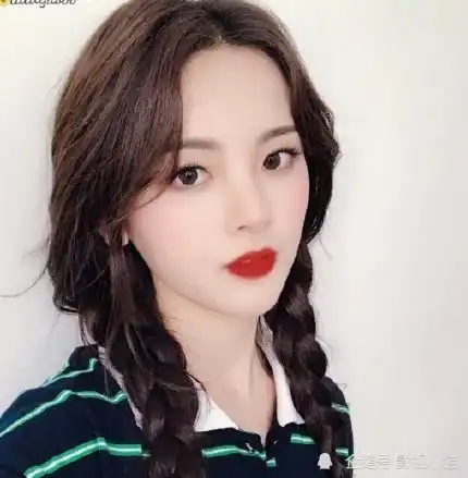 易烊千玺帮他宣传新歌,杨超越夸他是阳光男孩,他是多有魅力
