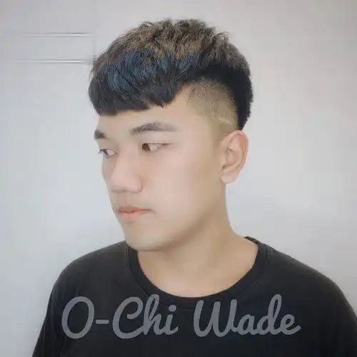 20岁左右男生千万别留成熟发型,剪这四款刚刚好,清新帅气又减龄
