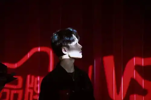 千玺的侧脸真的好好看呢
