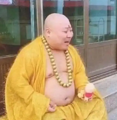 回顾记得长得像弥勒佛走红的男子吗被富婆供养后现状怎样
