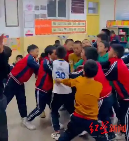 对话走红网络的甘南藏族少年男团老师特意选了比较欢快的舞,适合孩子们的性格
