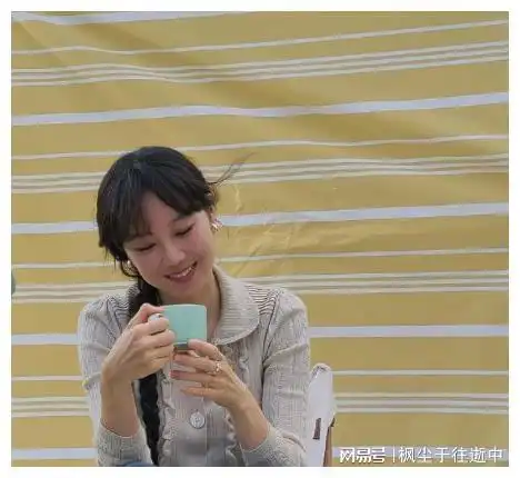 她官宣与小10岁男友结婚全网震惊他们什么时候在一起的
