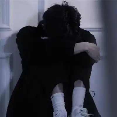 微丧男生头像冷酷帅气侧脸真人遮脸我这个年纪本来就没有快乐可寻了
