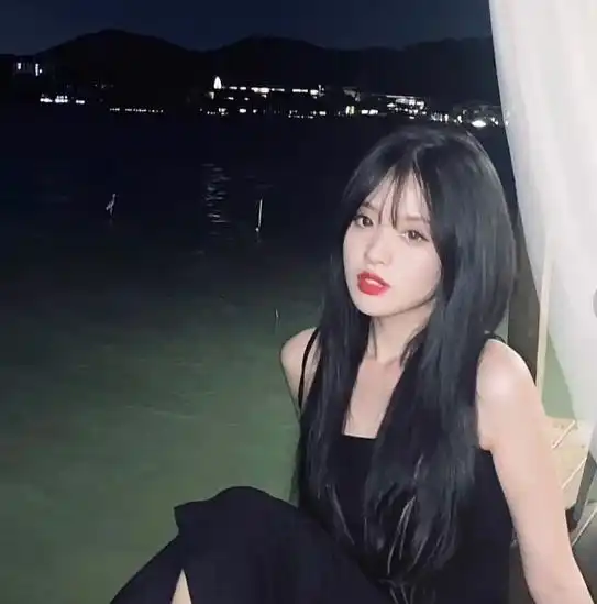 徐子尧一战成名,长相气质绝了,温婉大气有颜有才,歌声很动听
