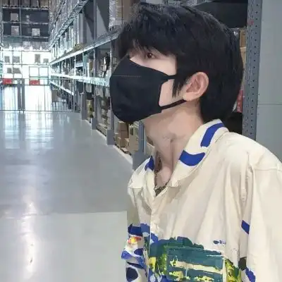 最新版男生头像很成熟的又很个性是我的爱太小声还是你假装听不见
