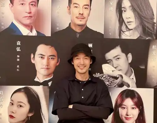 袁弘晒儿子霸道睡姿,卑微睡床沿,向张歆艺诉苦秀情侣头像暗撒狗粮
