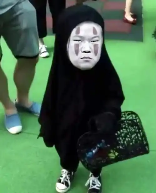 岳云鹏撕漫男本人实锤,助理真是个人才,这张无脸男很到位
