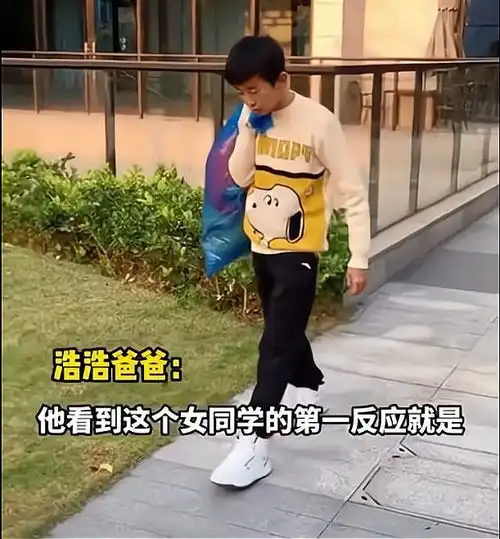 12岁男孩为买新球衣捡瓶子,远远看见女同学一秒转身我不去了
