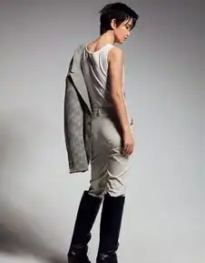 李冰冰短发男装造型帅气十足,意外撞脸陈坤,网友看完想嫁
