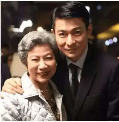 裘千尺罗兰60岁拿影后,87岁未婚无子,无数人的童年噩梦
