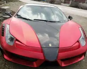 小伙在赚钱了开辆388万的法拉利跑车回家,村民却说这是水车
