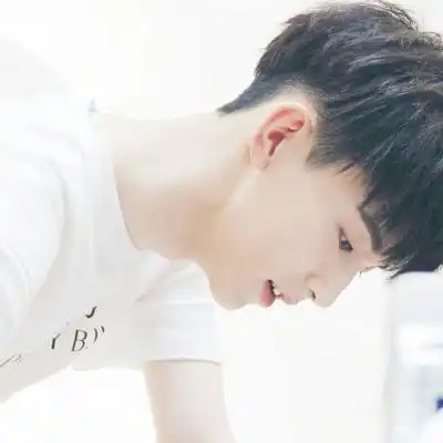 超清头像男生图片超清干净男生微信头像图片
