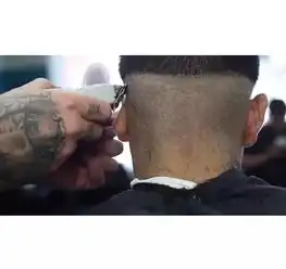 男士油头发型教程,轻松打造油头发型

