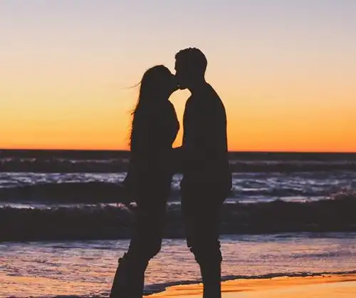 爱情不是纯粹的,它附带产品的价值拥有着不可忽略的意义
