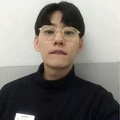 潮流成熟时尚男生qq头像
