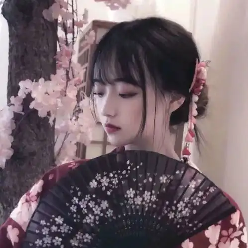 仙气古风女生头像初夏的微风刚刚好,但也不及你的微笑

