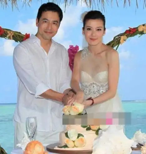 舒淇林熙蕾女神重聚,素颜出镜气色好,冯德伦胡子发白显沧桑
