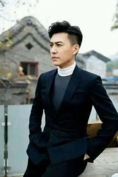 靳东宁愿辞演赔违约金,也不愿与她同台,看到女主后我懂了
