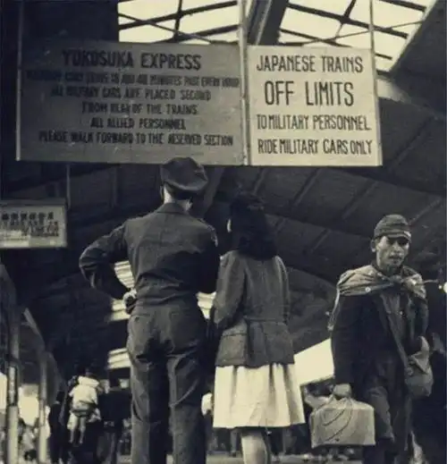 1951年东京羽田机场,迎面走来个日本老兵,刚被军事法庭释放
