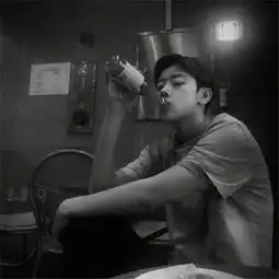 快手头像男生孤独480x480黑白帅气黑白男生快手专用头像
