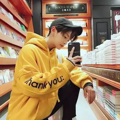 男女必懂的拍照姿势一学就能上手教你怎么样才能拍出时髦又好看的时尚照片
