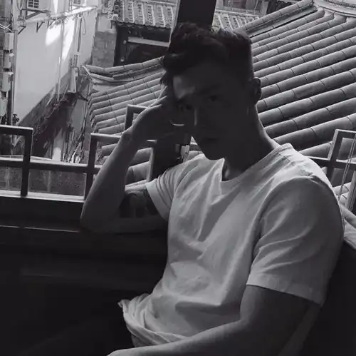 头像我本无情心,何作多情人
