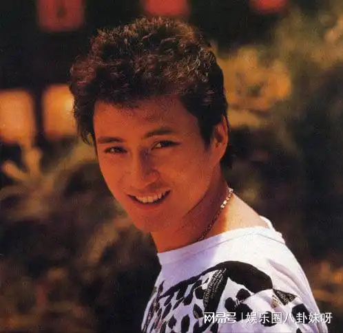 汤镇宗出道至今零绯闻,和妻子结婚39年,独宠3个女人也幸福
