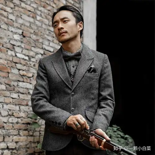 25岁左右男士正装品牌推荐,以及相应的裤子和衬衫的选择
