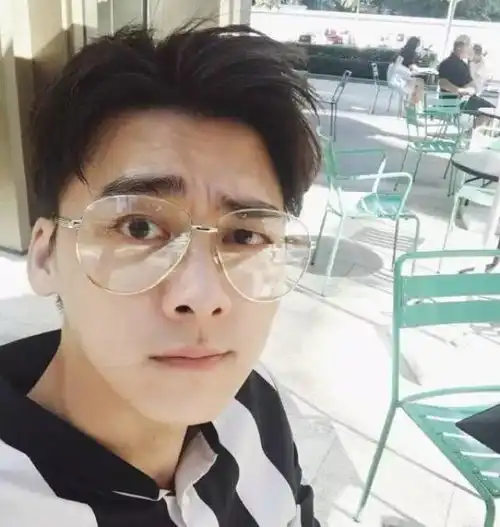 潮流整个娱乐圈都在戴金丝边眼镜复古来袭