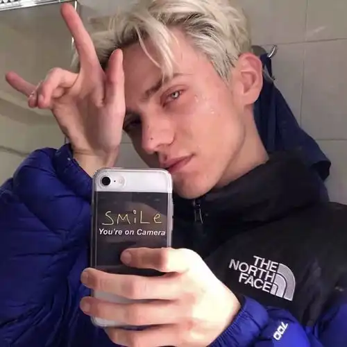 渣男头像不介意孤独,比爱你舒服
