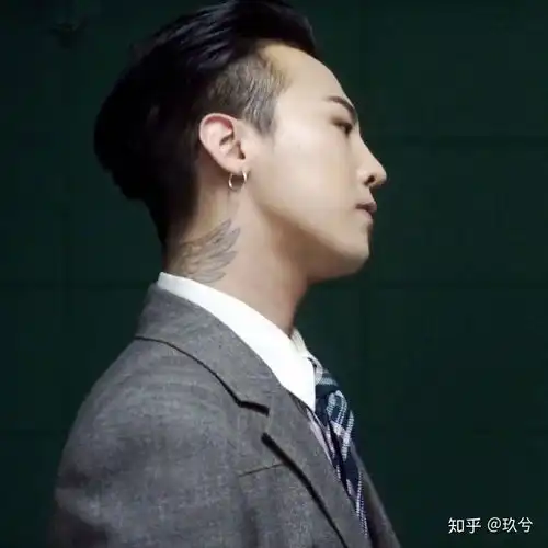 你有哪些权志龙的绝美图
