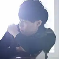 单纯清新的韩国帅气男生头像

