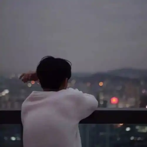 头像老死不相往来的陌生算不算你给我的长久感情
